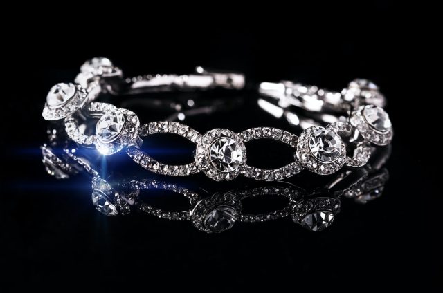 bracelet de haute joaillerie en argent