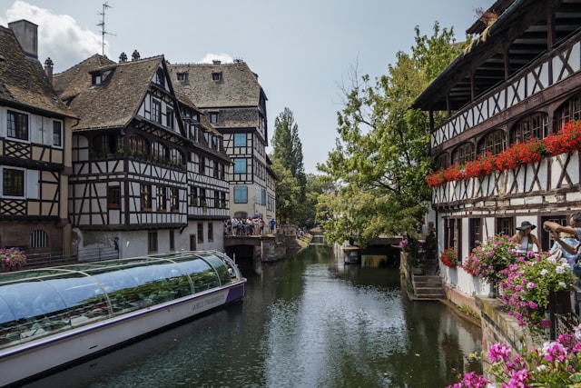 Comment naviguer efficacement dans le réseau de transports publics de Strasbourg ?