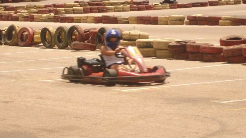 Piste de karting avec dénivelé : réussir son premier tour