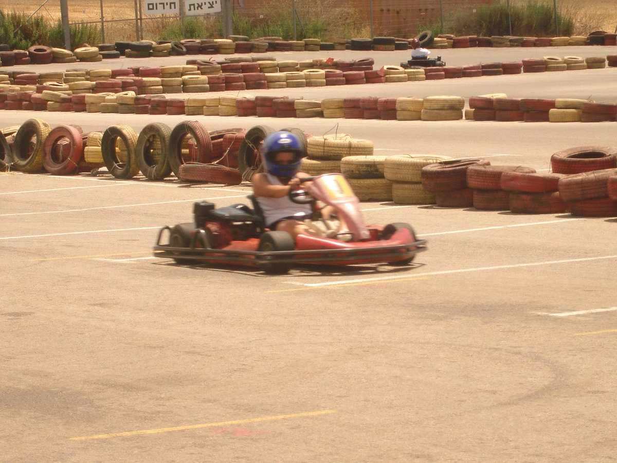 Piste de karting avec dénivelé : réussir son premier tour